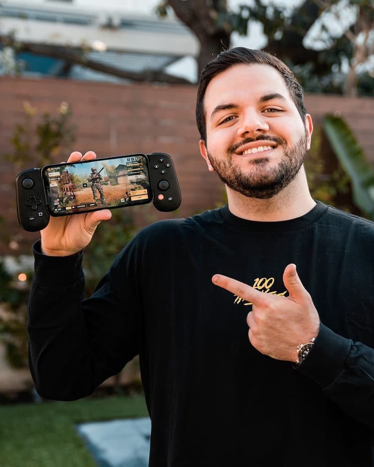 CouRageJD holding a Backbone controller